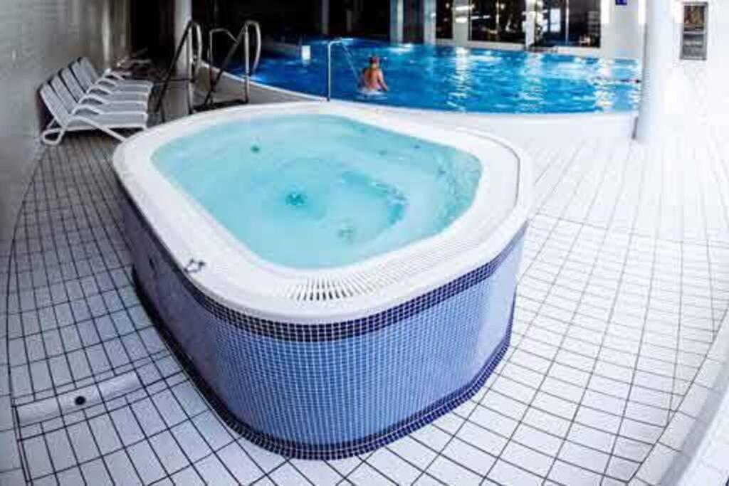 Premium Apartment For Old Town & Jewish Quarter - Balcony Plus Pool Onsite Krakkó Kültér fotó